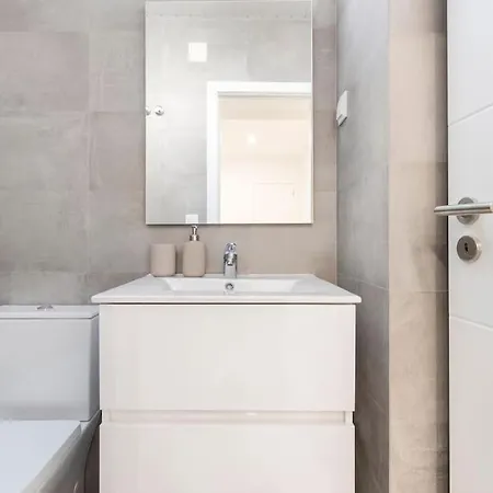 Apartment Cozy And Modern Flat In Lisbon
